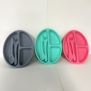 9350 - PLATO DE SILICONA CON CUCHARA Y TENEDOR.